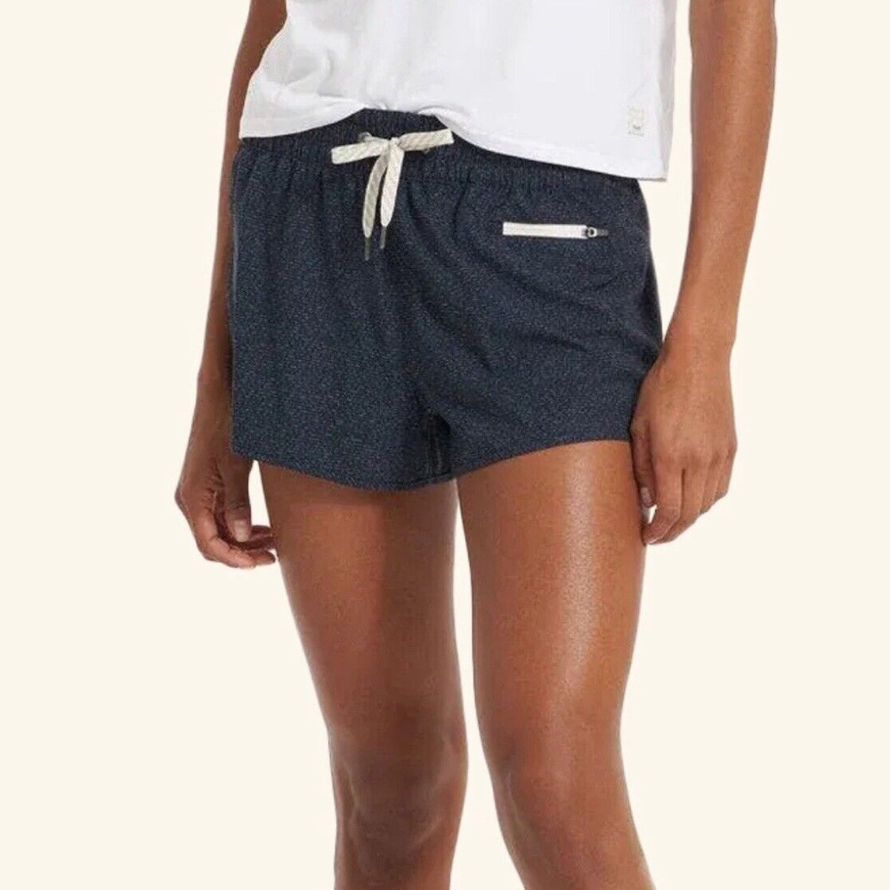 Vuori Clementine Short 2.0 - Mid-Rise 2.5” Inseam